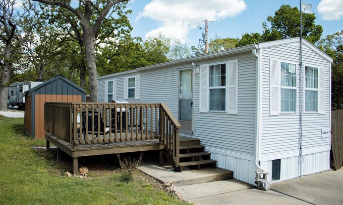 Fidelity Cabin | Clyde's Cabin + Hot Tub