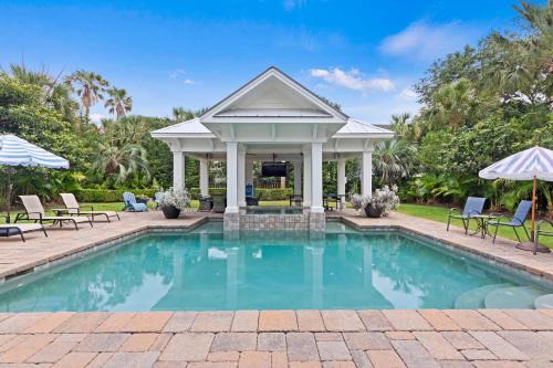 Isle of Palms House | CM3008: 3008 Cameron Blvd.