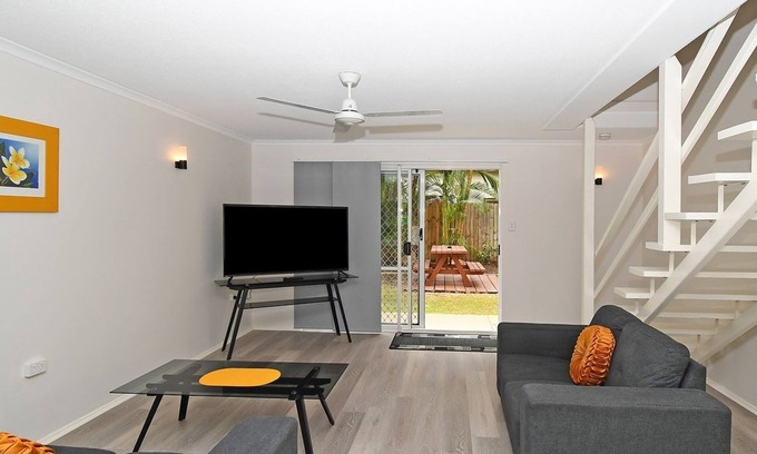 Torquay House | Coast Apartments Large 2 Bed 1 Bathroom with Pool