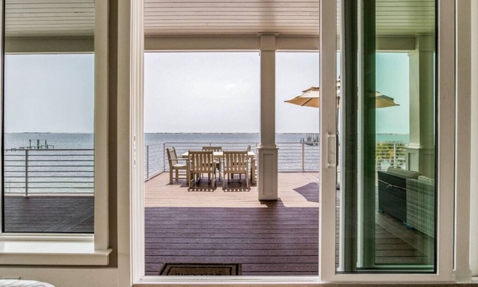 Grande Lagoon South House | Coastal Bliss: Private Beach & Stunning Views