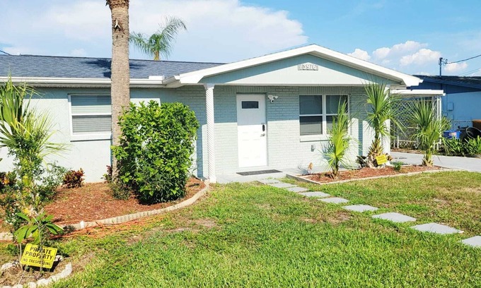 Hudson Beach Estates House | Coastal canal front oasis