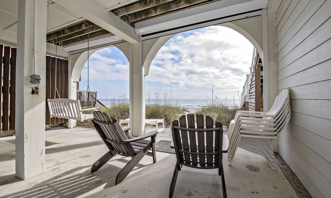Surf Side Shores House | Coastal Elegance Meets Family Comfort – Your Beach Stop Summer Escape