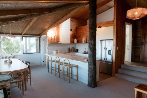 Encounter Bay Ski Chalet | Coastal Tree House- Short Stroll to Beach