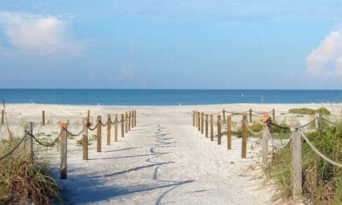 Sanibel Hotel | Coastal Vacation | Garden Views, Dolphin Tours, Biking Trails | 2 Units