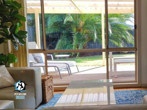 Aldinga Beach House | Coastal Vibe, 4 beds Short Walk to the Beach
