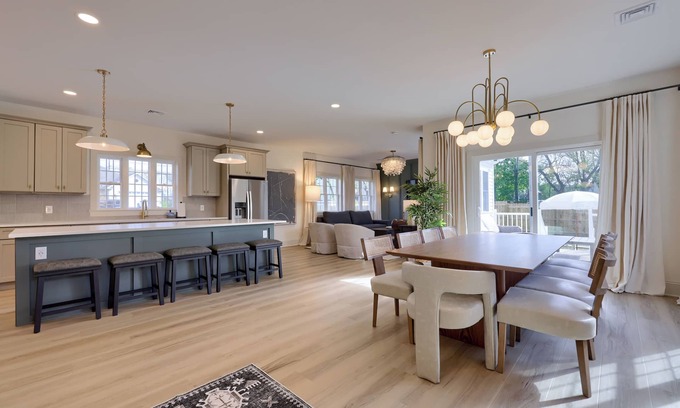 Hummelstown House | Cocoa Chateau: Sleeps up to 10, hot tub, and only 5 min to Hershey