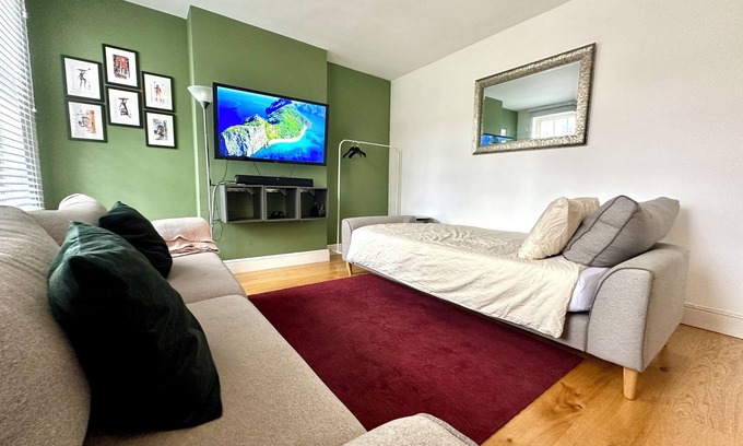Burnt Oak House | Colindale Lush Stay 30 mins central London