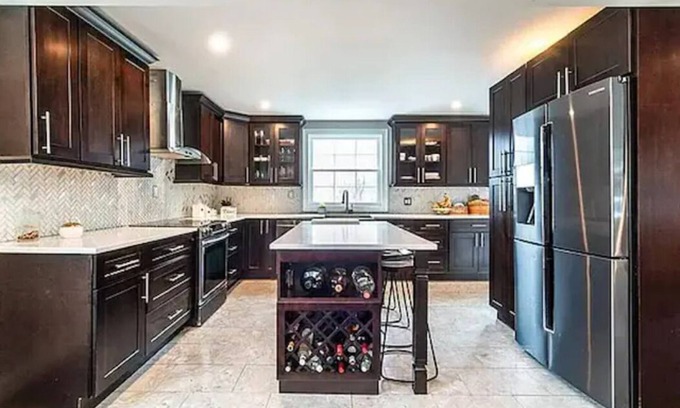 Meriden House | Colonial home near Hiking Trail