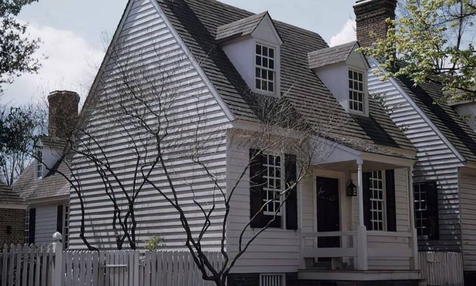 Williamsburg Hotel | Colonial House in Williamsburg! Enjoy Historic Living | Two Pools