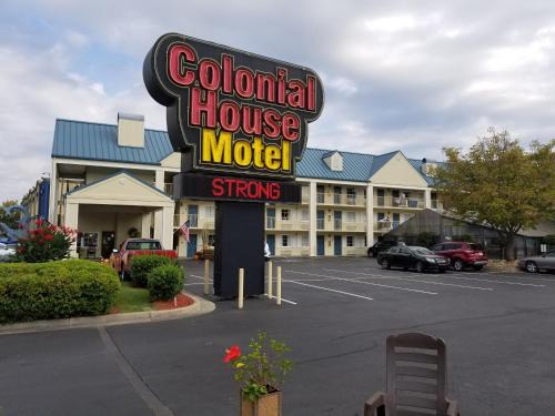 Pigeon Forge Hotel | Colonial House Motel