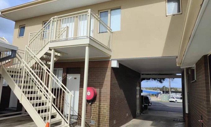 South Geelong Hotel | Colonial Lodge Motel Geelong