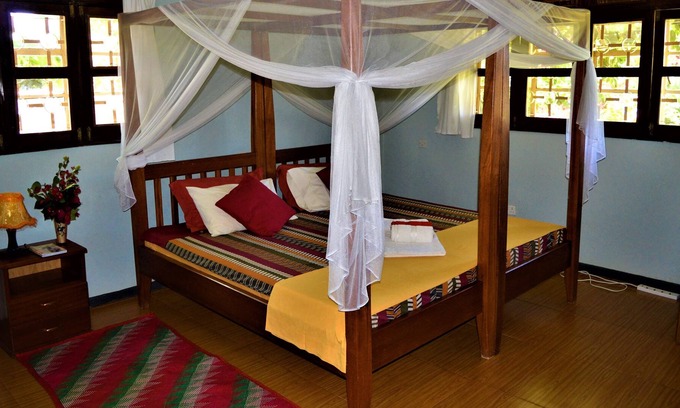 Entebbe House | Colonial Residence