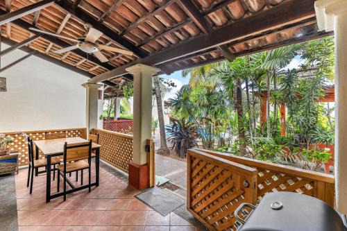 Coco Sunset Hills Apartment | Colorful & Private 2-Bedroom Condo Just a Short Walk from the Beach