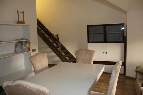 Sabayil Apartment | Colour