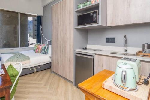 Cape Town City Centre Apartment | Colourful Studio Apartment