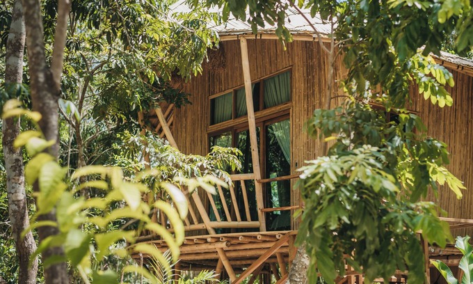 Xul-Ha Hotel | Come and live an experience inside the Mayan Jungle and its 7 Colors Lagoon.