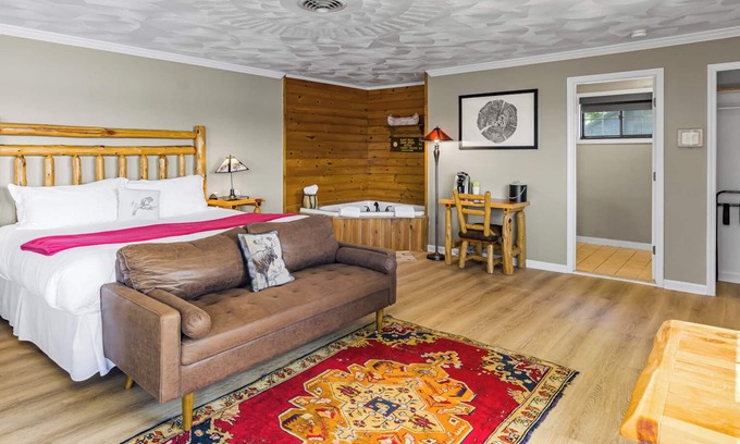 Eagle Bay Condo | Come stay at Great Pines for amazing views!