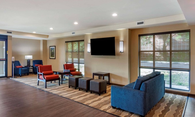 Rio Hotel | Comfort Inn & Suites Charlottesville Hollymead Town Center