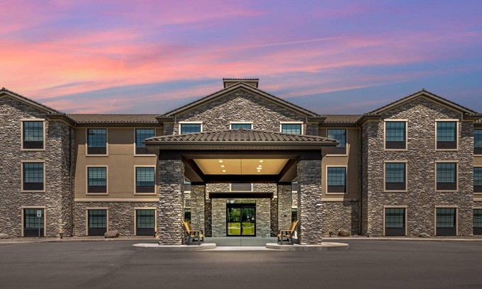 Medina Hotel | Comfort Inn & Suites Medina