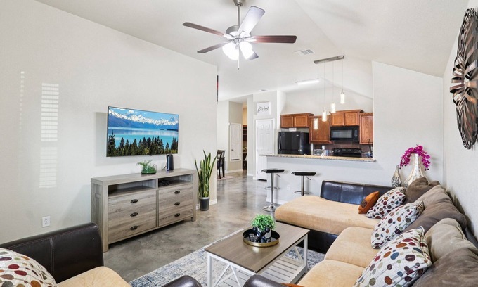 Copperas Cove House | Comfort Meets Convenience -3BR, 2BR with Office & Fenced Yard by Fort Cavazos