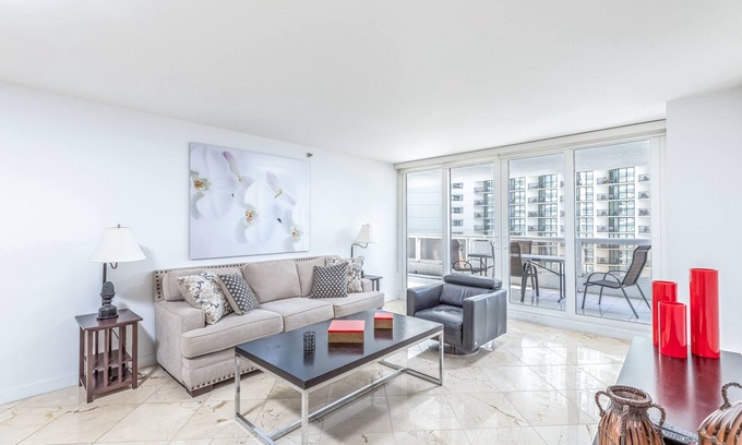 Downtown Miami Apartment | Comfort, Space and Perfect Sunset