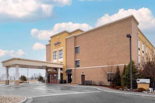 Worthington Hotel | Comfort Suites & Conference Center