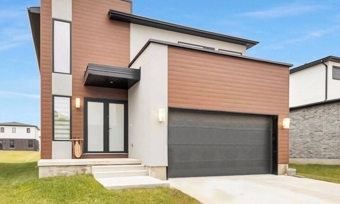 Middlesex Centre House | Comfort with luxury