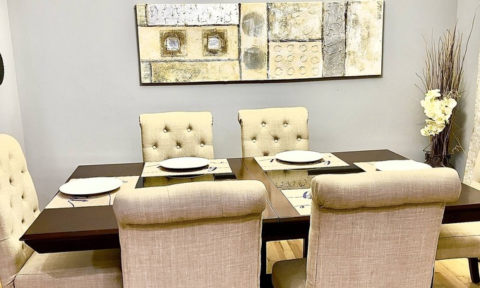 Cranston House | Comfortable and family-friendly Home with AC