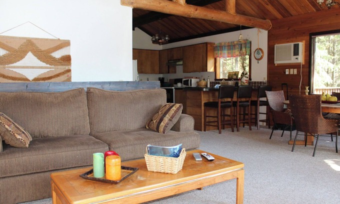 Coeur d'Alene Cabin | Comfortable cottage in Beauty Bay