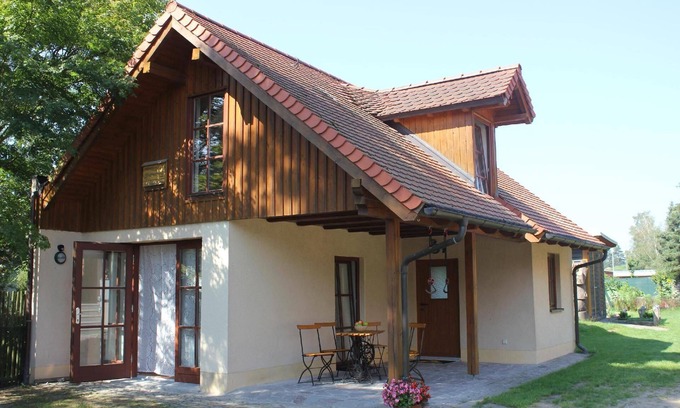 Hinterjessen House | Comfortable double room in a country house with a garden and a terrace
