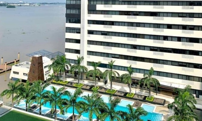 Tarqui Apartment | Comfortable, elegant suite in Puerto Santa Ana, Guayaquil.