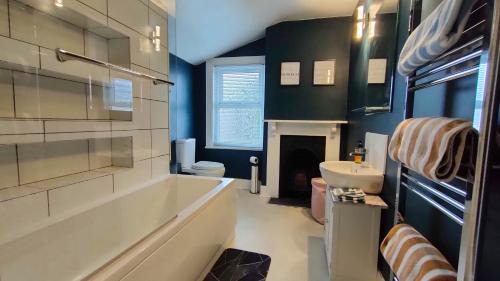 Gillingham House | Comfortable Home Away From Home