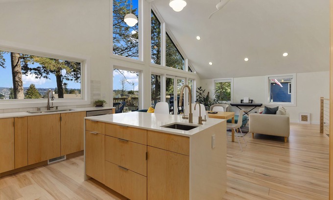 Seattle Metro Area House | Comfortable Lake-View Home in Seattle