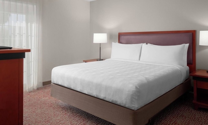 Renton Hotel | Comfortable Suite for Long-Term Guests Near Seattle Attractions