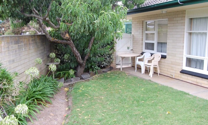 Victor Harbor Apartment | Comfortable Unit Close to the Beach