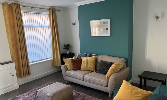Bolton House | Comfortably furnished 2 bedroom home in Bolton