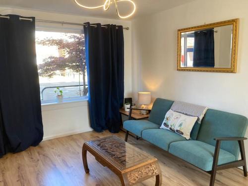 City Centre Glasgow Apartment | Comfy 1 bedroom flat with free parking