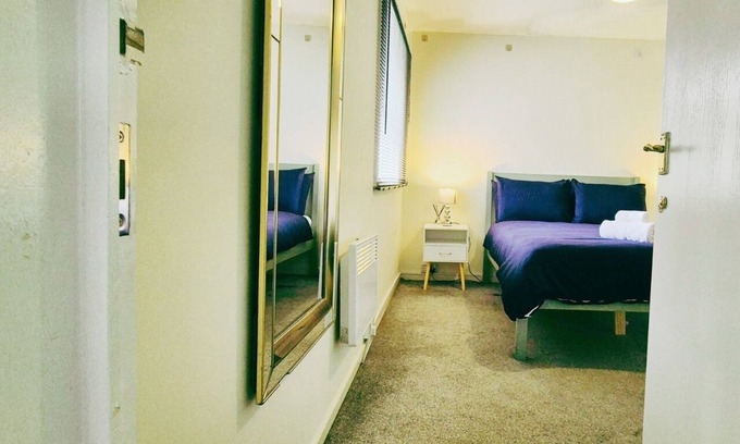 Bramcote Apartment | Comfy 3BR Flat on Quiet Street in Wollaton with FREE Parking