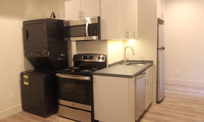North Los Altos House | Comfy Bed, Free Tesla Charging, Min 1 Month
