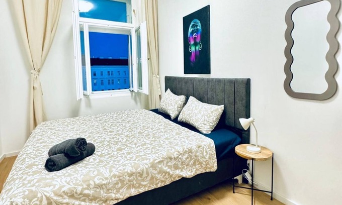 Rudolfsheim-Funfhaus Apartment | Comfy & Spacious Room | 7-Min Walk to Westbahnhof