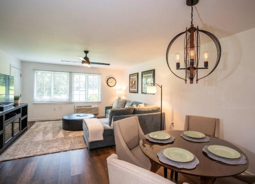 Lake Geneva House | Community Pool - Near Lake Como - Interlaken for 6