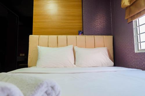 Jatinegara Apartment | Compact and Comfy 2BR Bassura City Apartment By Travelio