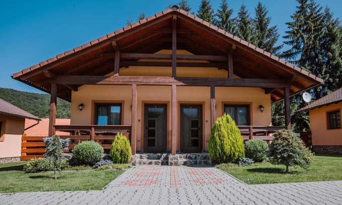 Eremitu Resort | Complex turistic Han Pescaresc