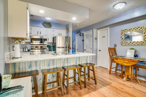 Notch Estates Apartment | Condo 2 Mi to Silver Dollar City Relax Fireside!
