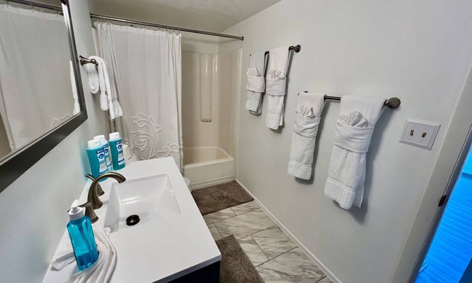 Iona Condo | Condo Sanibel Sunsets: 2-Bedroom Condo, Moments from Beaches