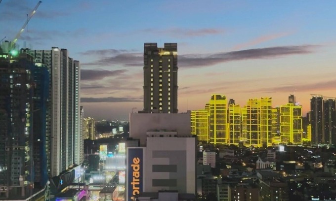 Highway Hills Apartment | Condotel Suites in Mandaluyong with AC, WiFi and Netflix