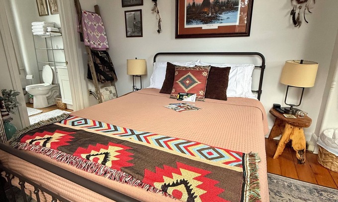 Gettysburg Bed & Breakfast | Conewago Suite at Olinger House B&B located in historic, downtown Gettysburg.