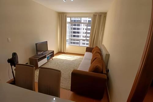 Gonzaga Apartment | Conforto familiar – Wi-Fi veloz e 1 min da praia