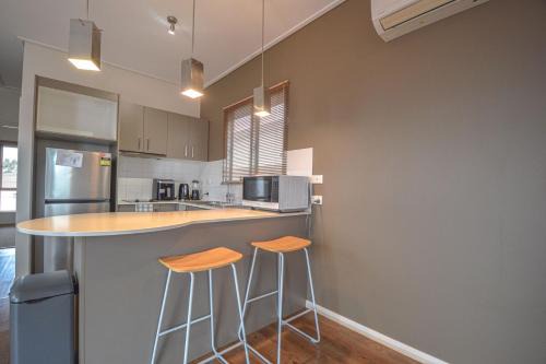 Port Hedland Apartment | Contemporary Crib Generous 1x1