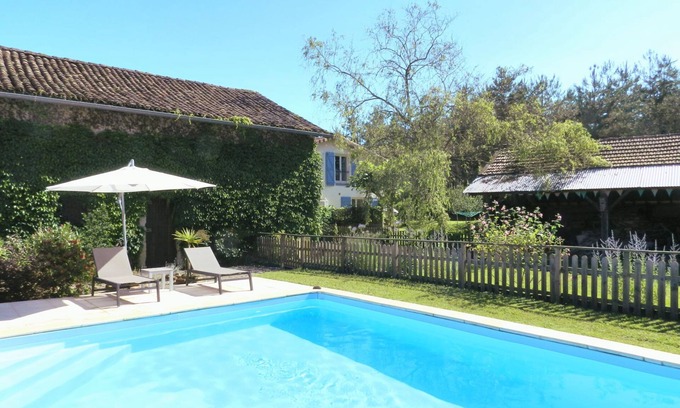 Augreilh House | Contemporary gîte with pool & air con on spacious, peaceful property